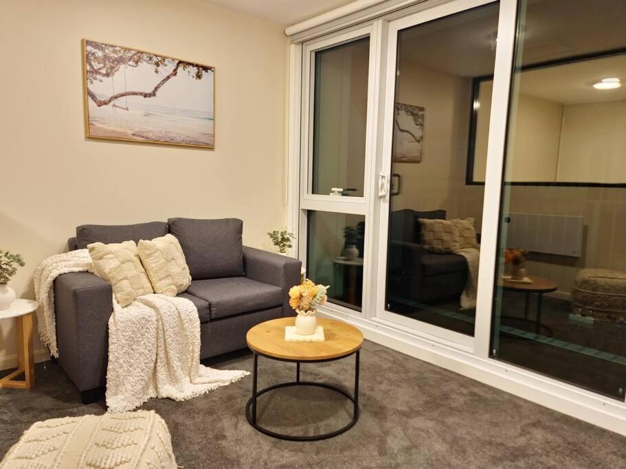 Zen - Patio & Pool Apartment